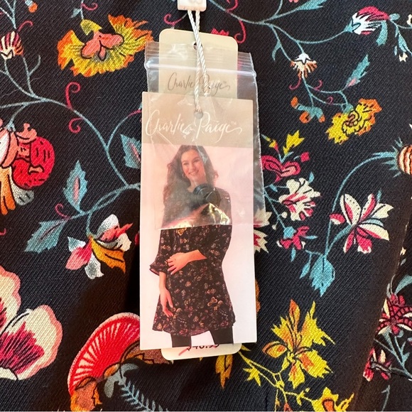 NWT! CHARLIE PAIGE floral bell sleeved dress. S. - Picture 4 of 5